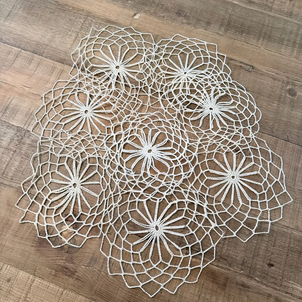 16 Total- Vintage Doily Placemat Set. 8 Piece Plate | Drink. Tatted | Ivory EUC